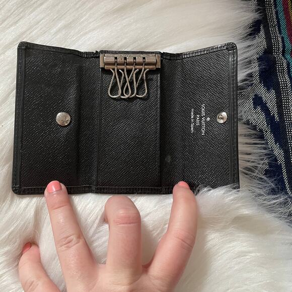 Louis Vuitton 4 Key Holder Chain Wallet Black Epi Leather SLG - Picture 7 of 9